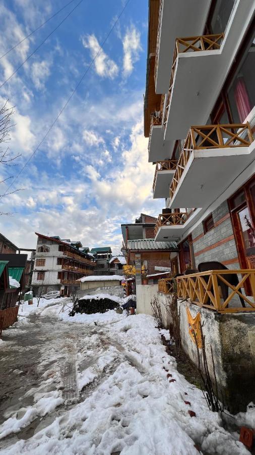 Hostel Yolo Backpackers Max - Manali Exteriér fotografie