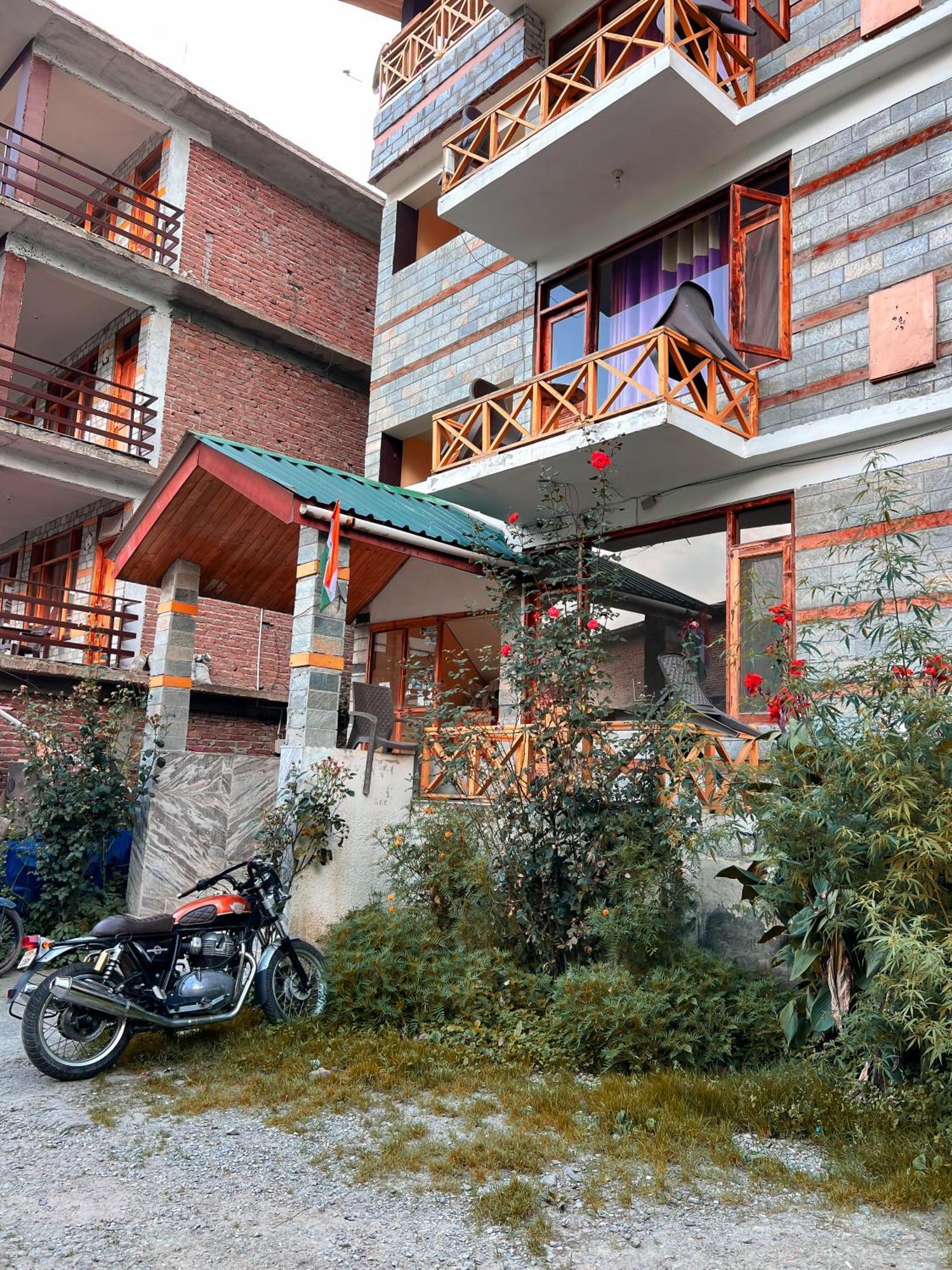 Hostel Yolo Backpackers - Manali Exteriér fotografie